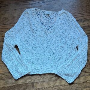 Universal Thread White Crochet V-Neck Long Sleeve Sweater